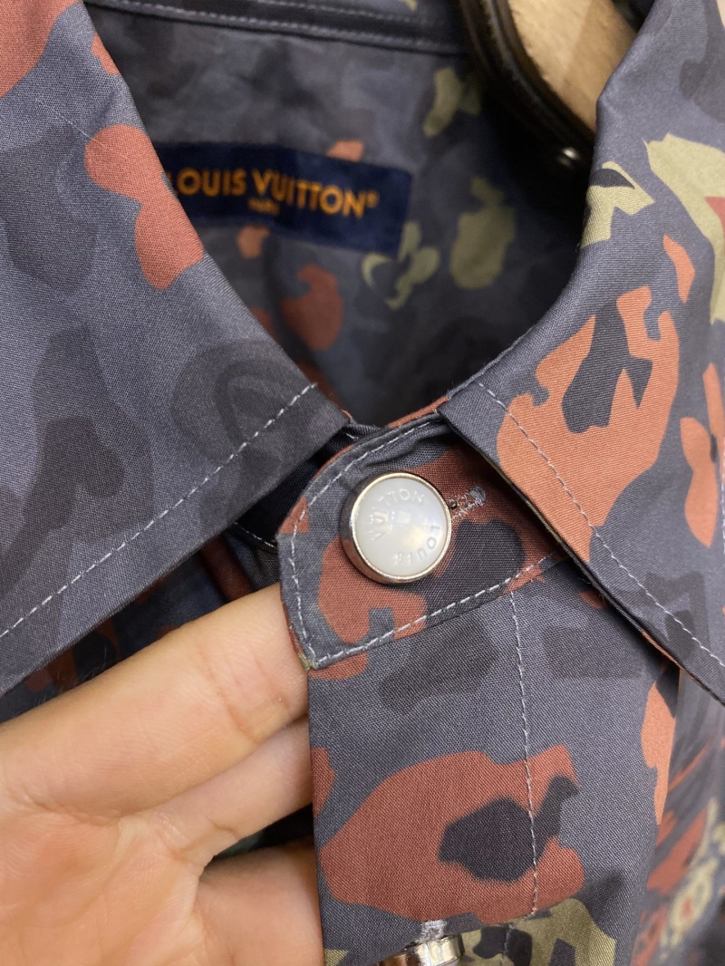 l0vis Vvtt0n shirt